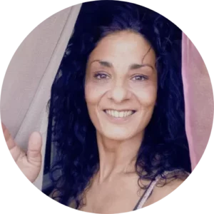 Massages Tantriques à Montpellier. Bienvenue dans cet espace sacré - Portrait de la praticienne Tala en accueil